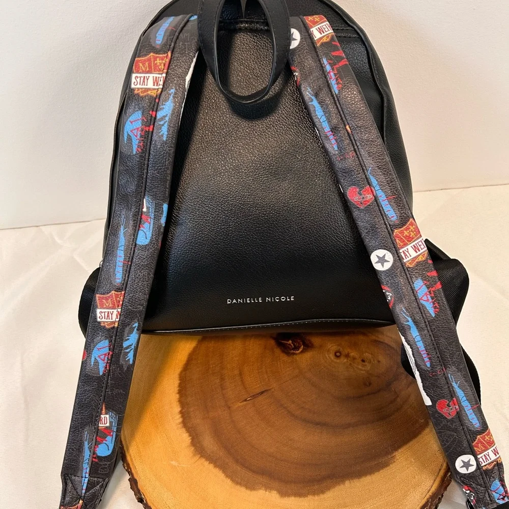 Danielle Nicole Disney‎ Cruella “Look Fabulous!” Fashion Mini Backpack - Picture 4 of 13